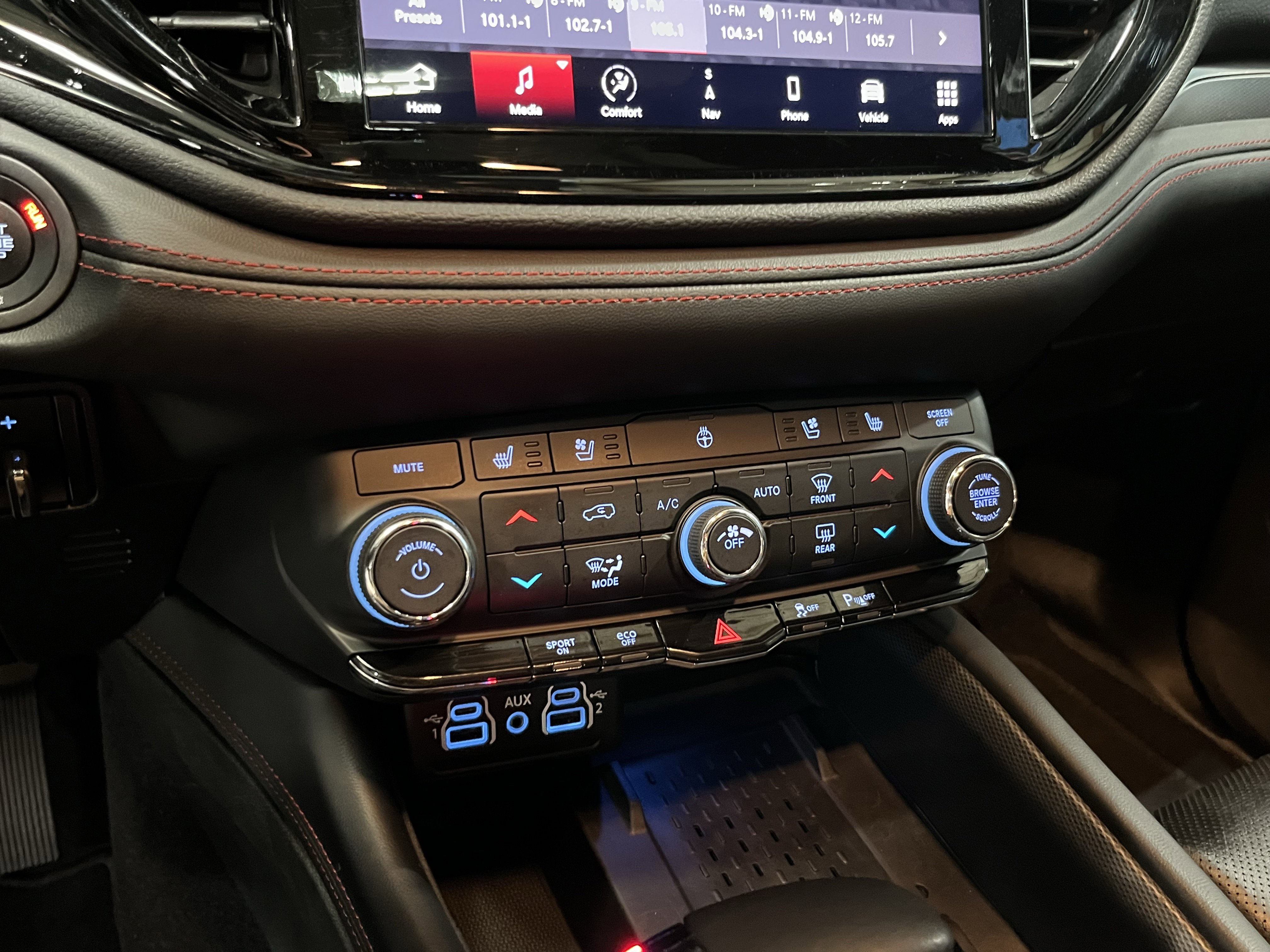 Certified 2025 Dodge Durango R/T image 24