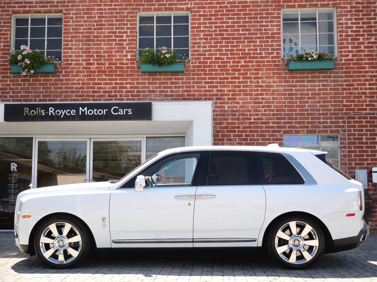 Certified 2024 Rolls-Royce Cullinan AWD/4WD image 3