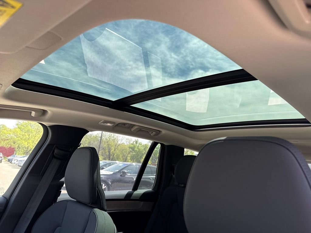New 2026 Volvo XC90 T8 Plus w/ Protection Package AWD/4WD image 7