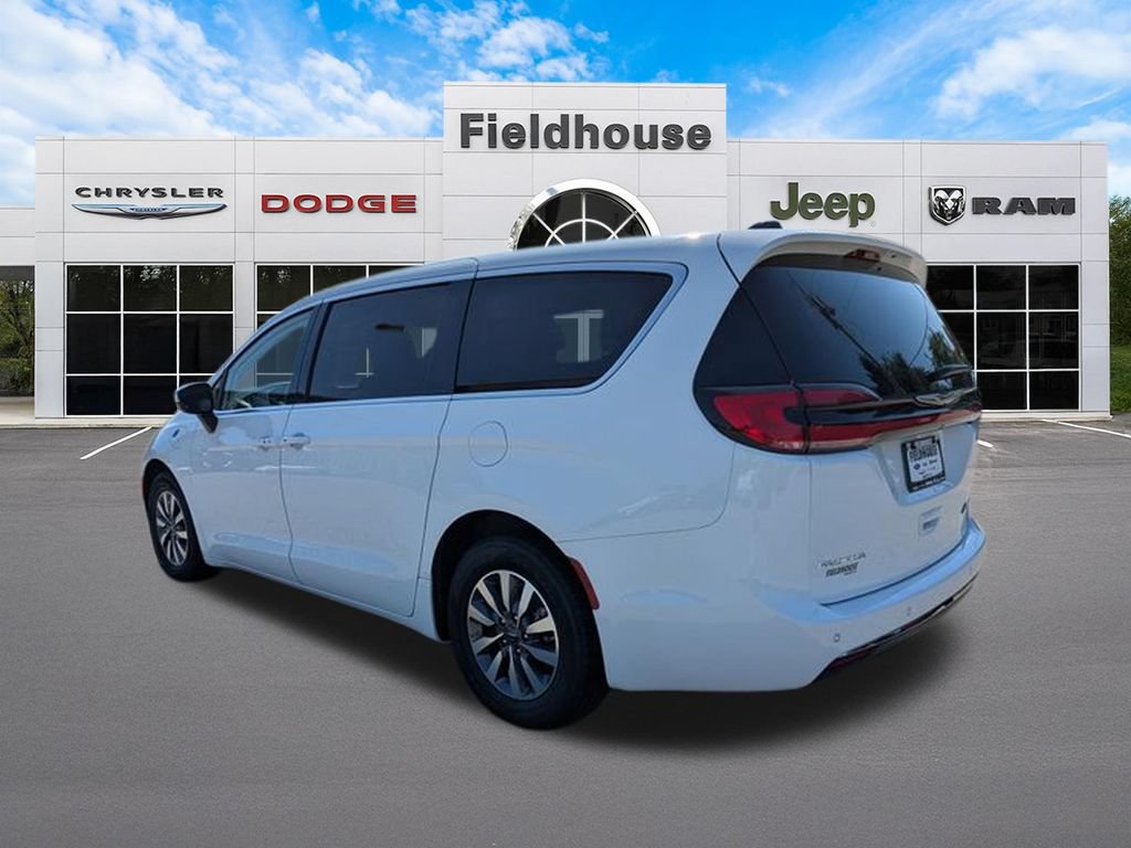 Used 2023 Chrysler Pacifica Touring-L FWD image 12