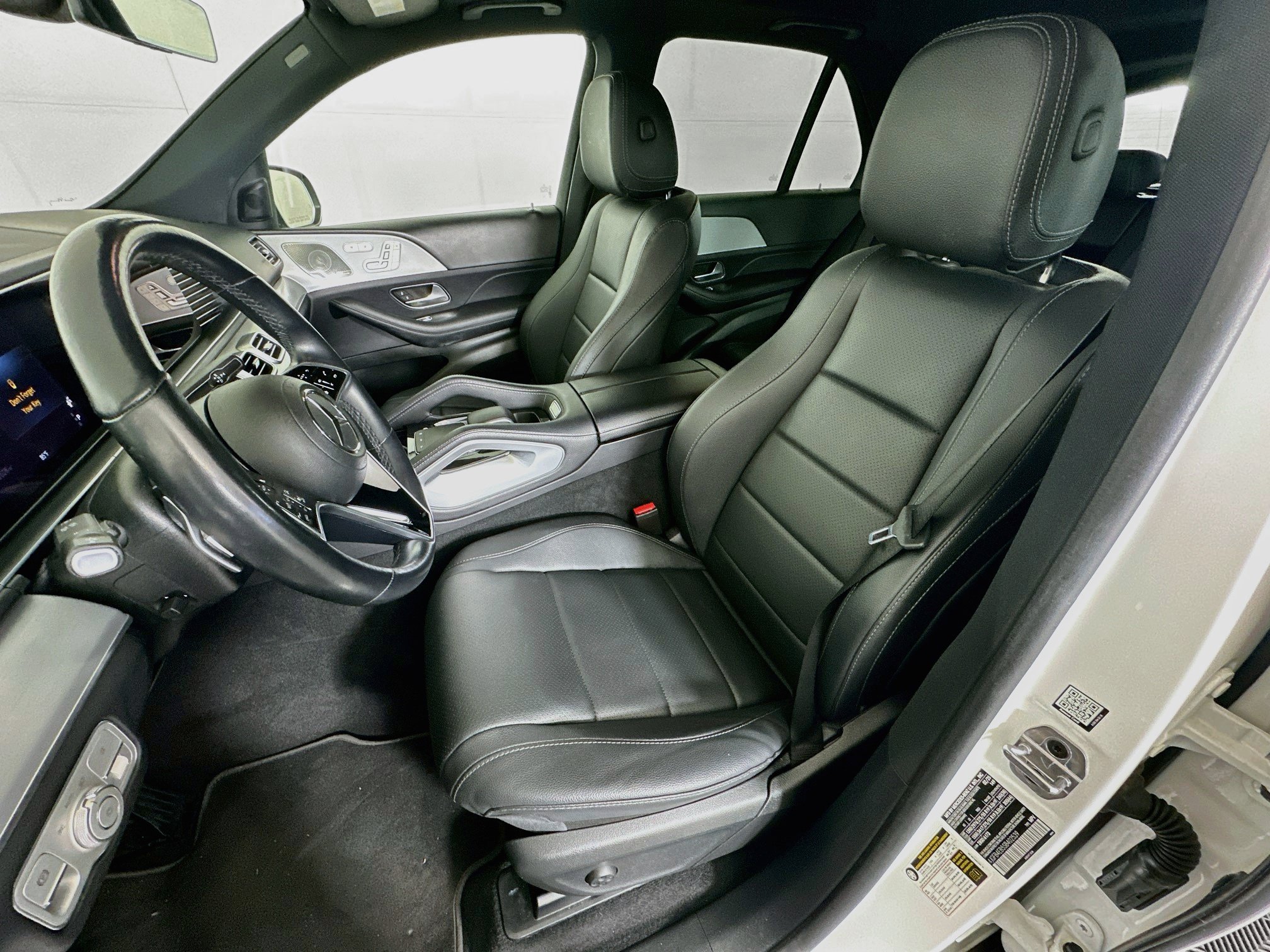 Used 2025 Mercedes-Benz GLE 350 4MATIC w/ Driver Assistance Package image 13