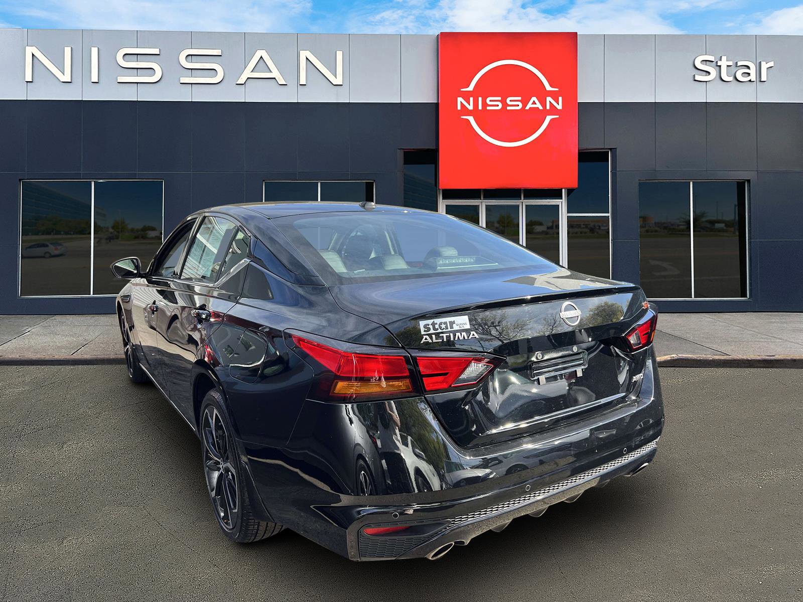 Used 2024 Nissan Altima 2.5 SR w/ SR Premium Package AWD/4WD image 4