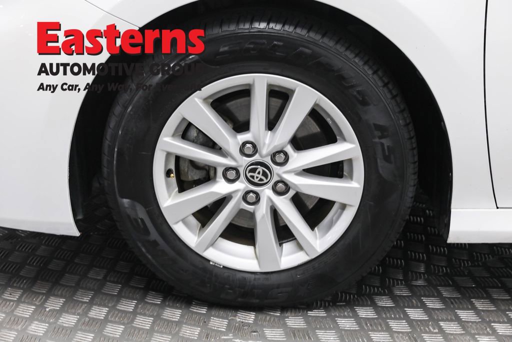 Used 2025 Toyota Camry LE image 32