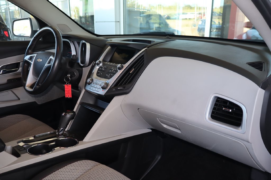 Used 2017 Chevrolet Equinox LT w/ Driver Confidence Package II AWD/4WD image 38