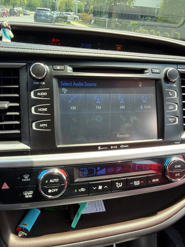 Used 2017 Toyota Highlander Plus FWD image 18