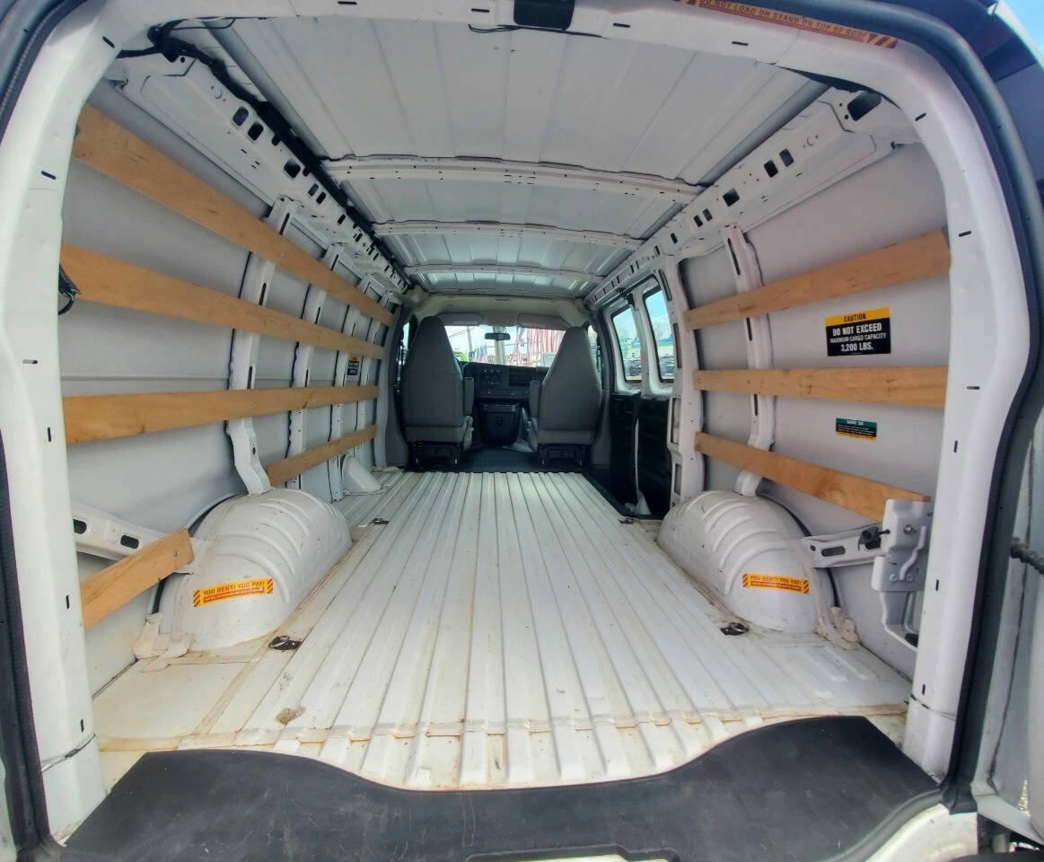 Used 2025 GMC Savana 2500 w/ Driver Convenience Package image 17