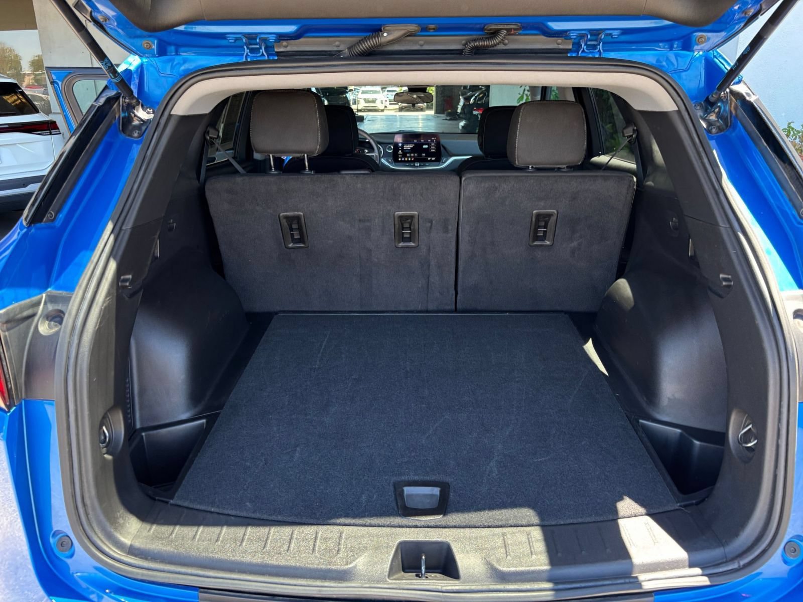 Used 2025 Chevrolet Blazer LT FWD image 32