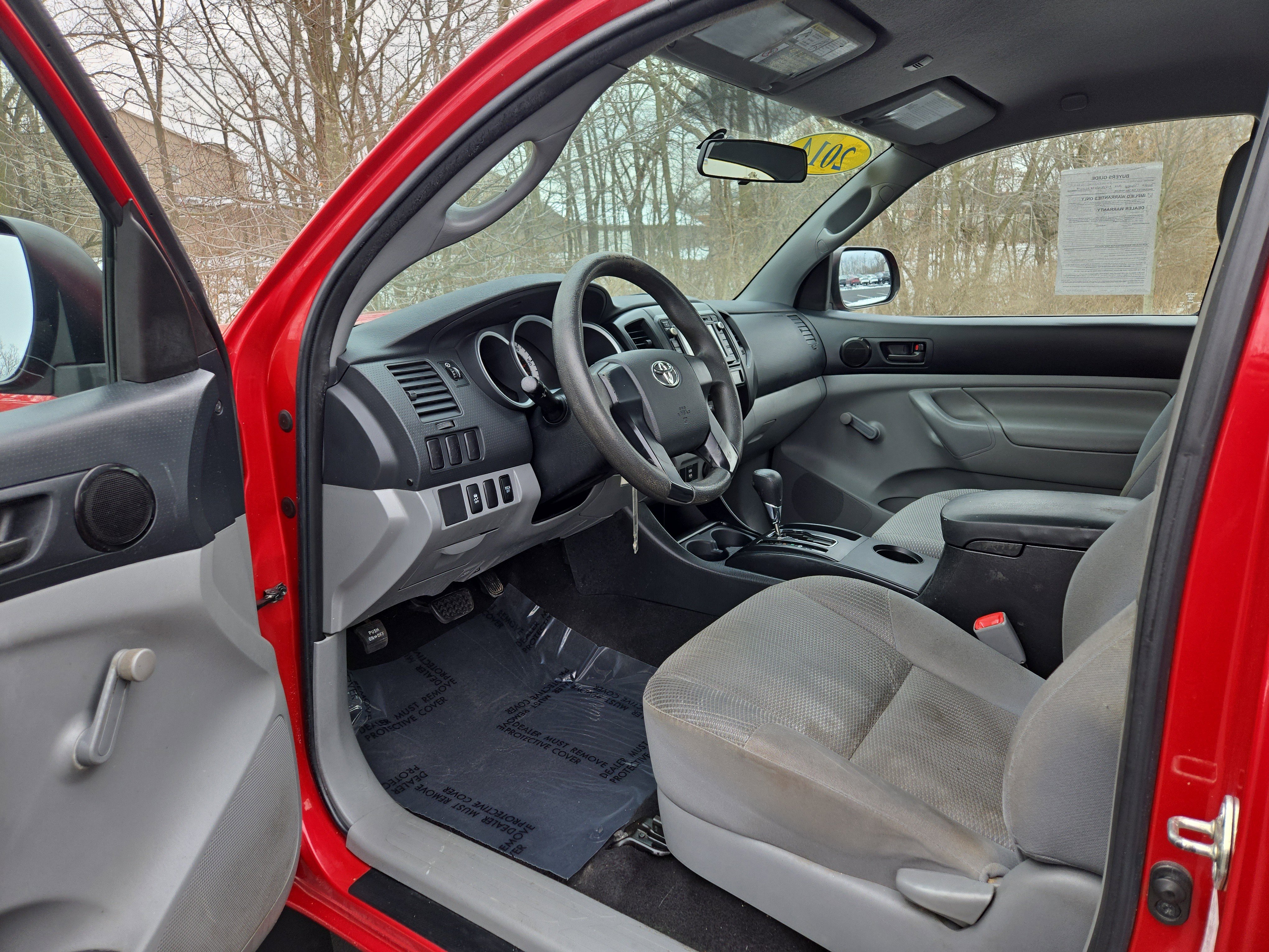 Used 2014 Toyota Tacoma 4x4 Regular Cab image 11