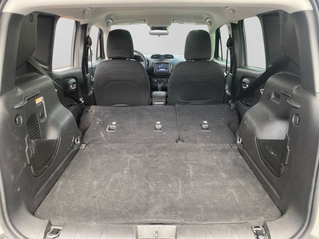 Used 2021 Jeep Renegade Latitude FWD image 30