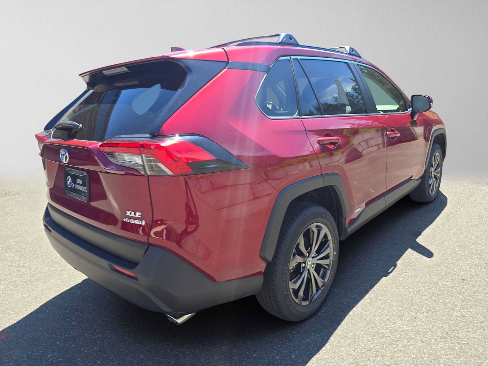 Used 2022 Toyota RAV4 XLE Premium AWD/4WD image 3
