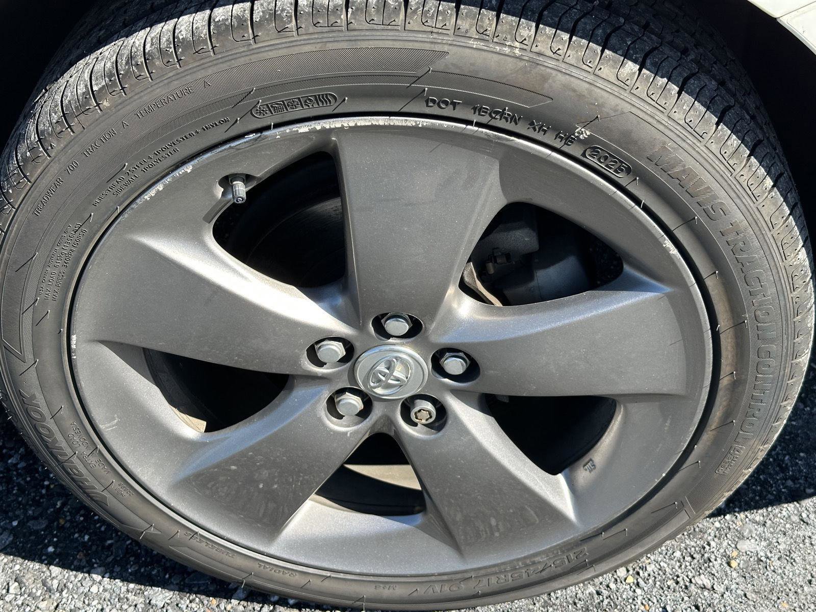 Used 2015 Toyota Prius Persona Series FWD image 10