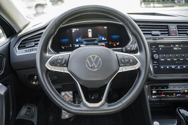 Used 2022 Volkswagen Tiguan SE w/ Panoramic Sunroof Package image 29