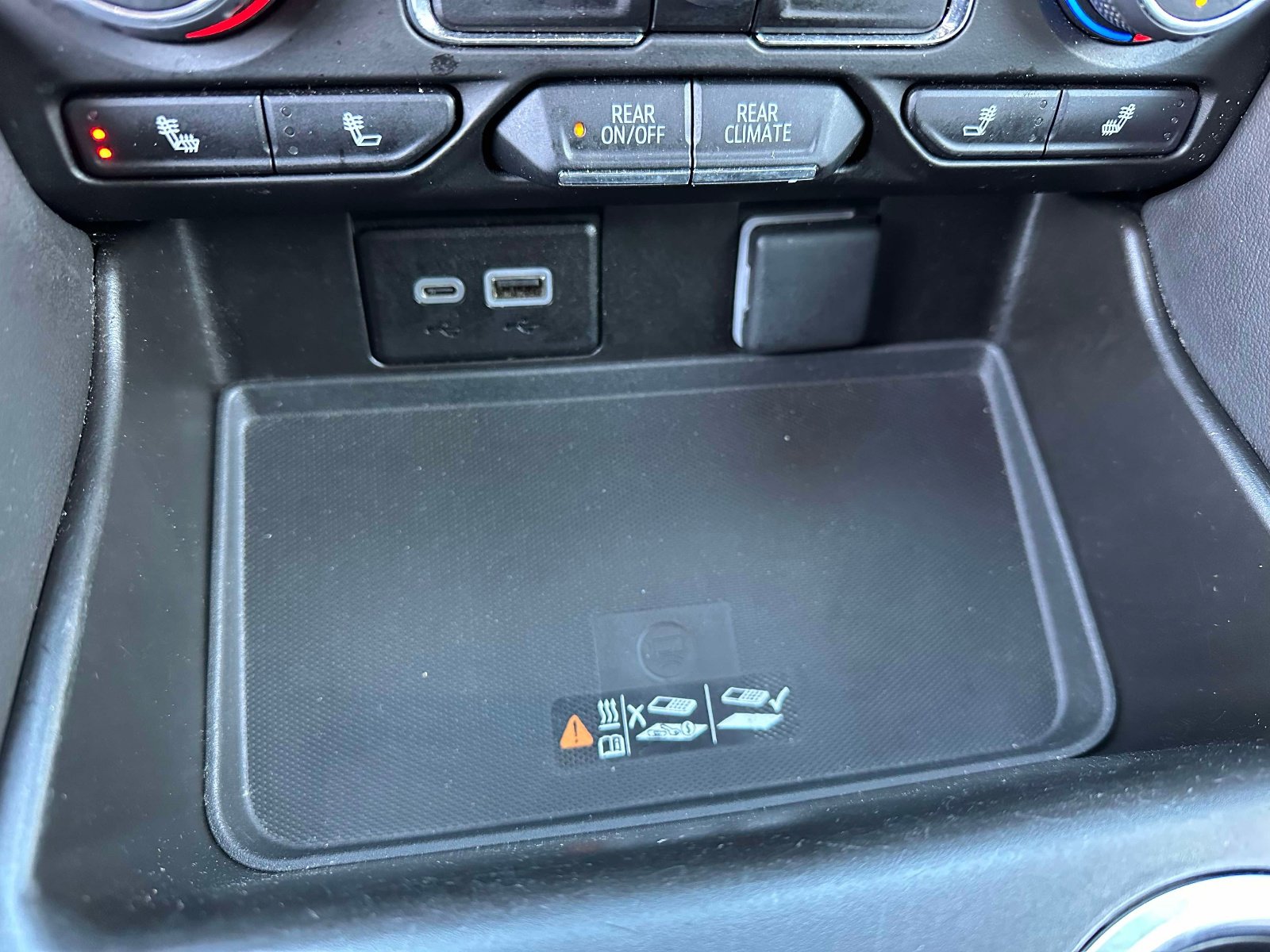 Used 2024 Chevrolet Suburban LT image 30