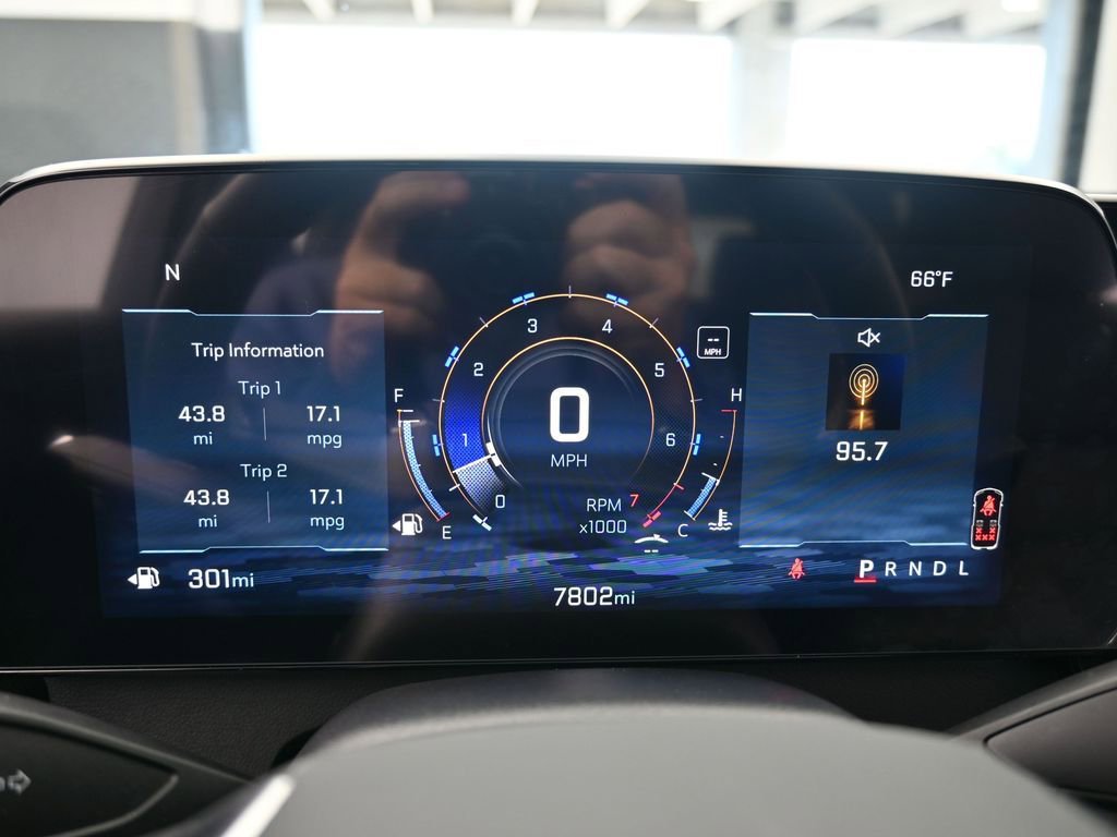 Used 2025 Chevrolet Traverse LT w/ Midnight/Sport Edition image 35