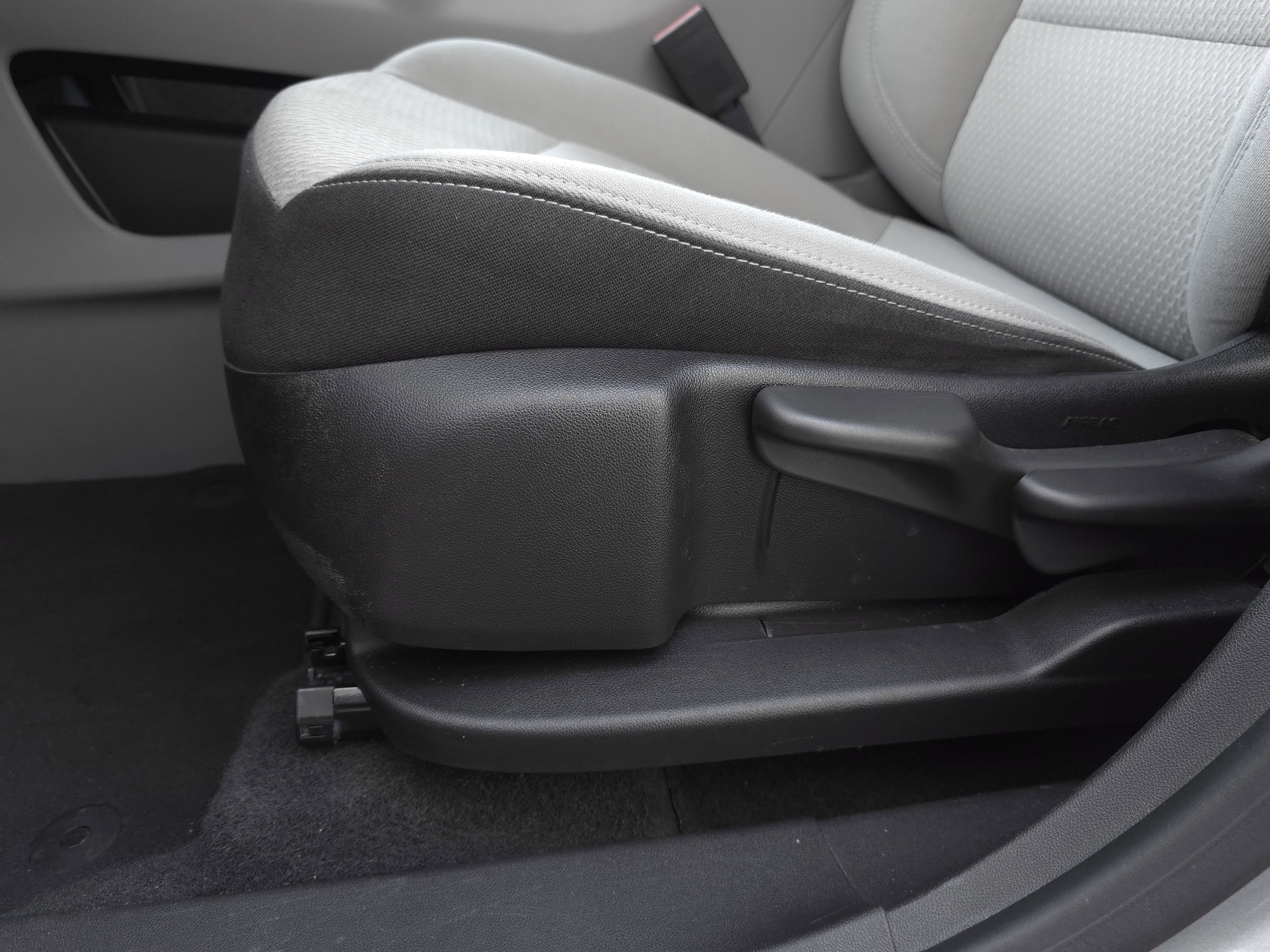 Used 2024 GMC Terrain SLE image 11