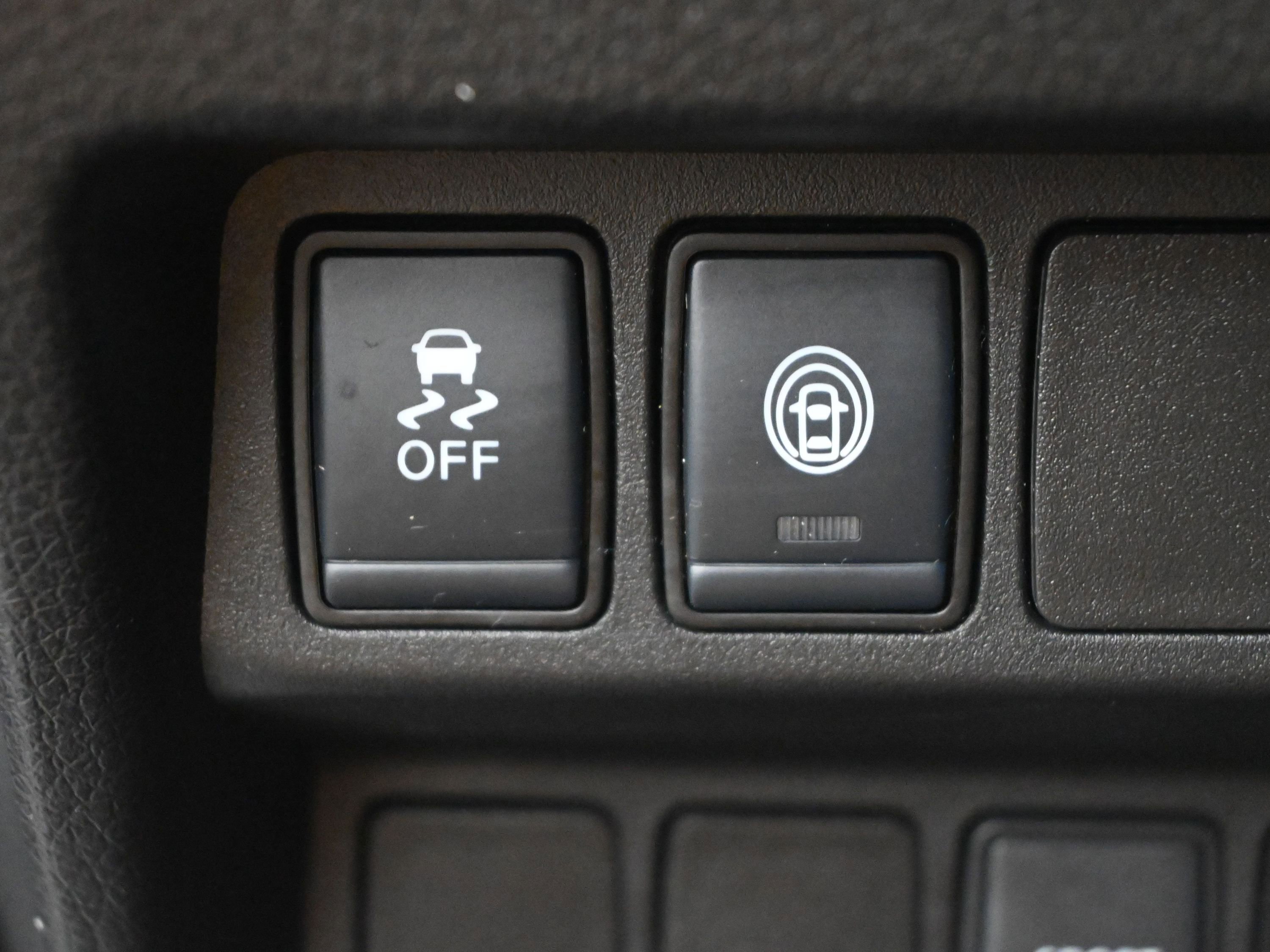 Used 2020 Nissan Rogue Sport SV image 12