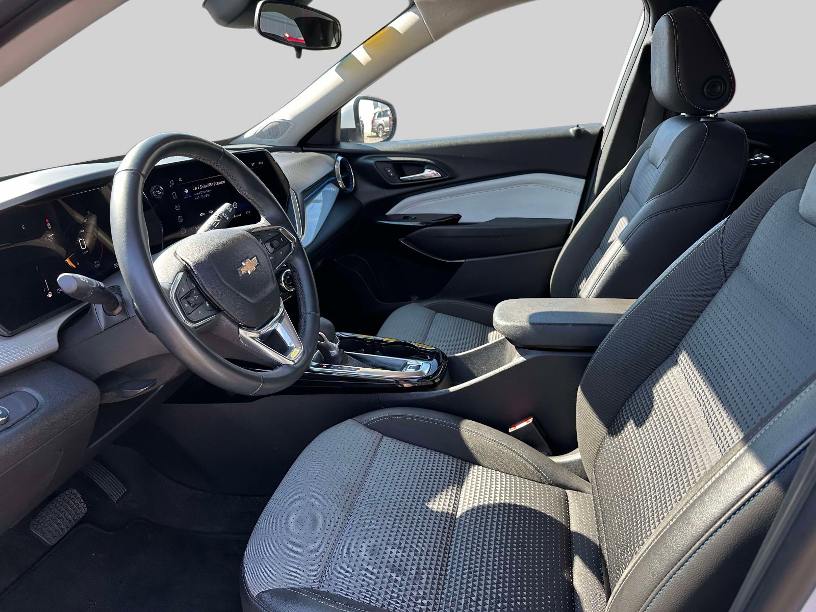 Used 2024 Chevrolet Trax LT w/ Driver Confidence Package FWD image 14