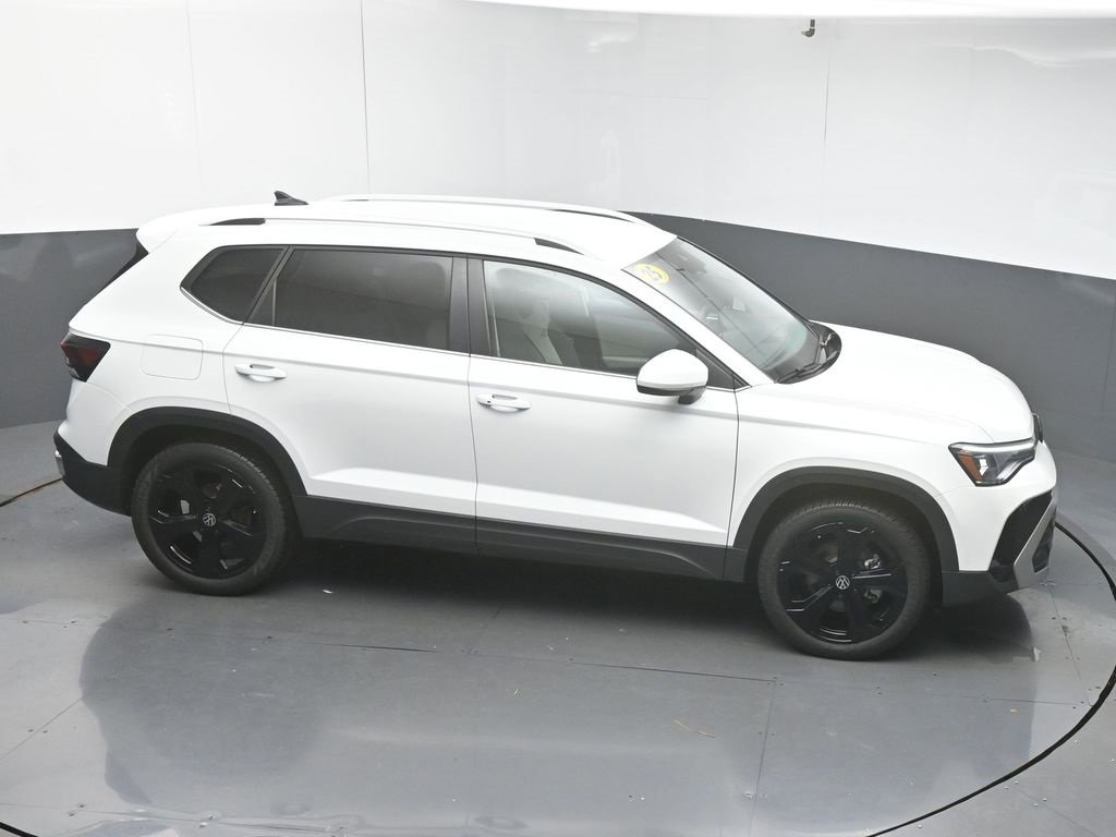Used 2025 Volkswagen Taos SE image 47