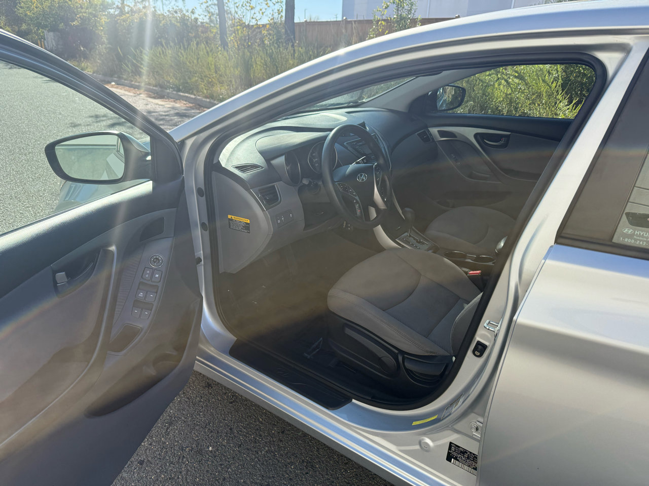Used 2013 Hyundai Elantra GLS w/ Preferred Pkg image 12
