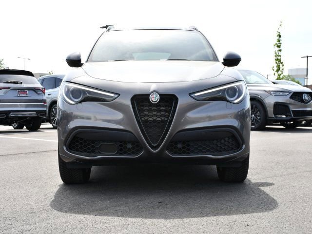 Used 2022 Alfa Romeo Stelvio Ti image 3