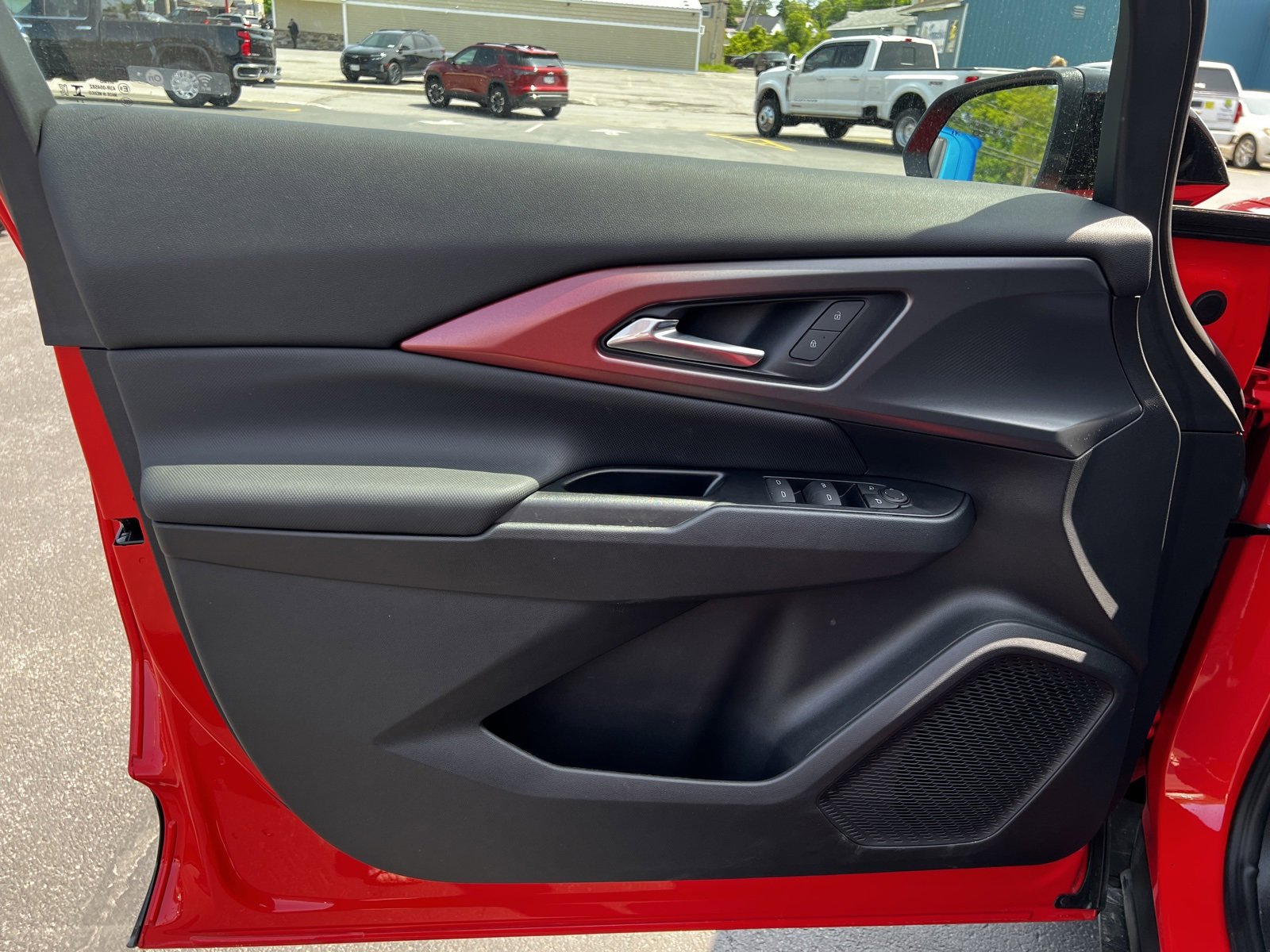 Used 2025 Chevrolet Equinox EV RS image 12