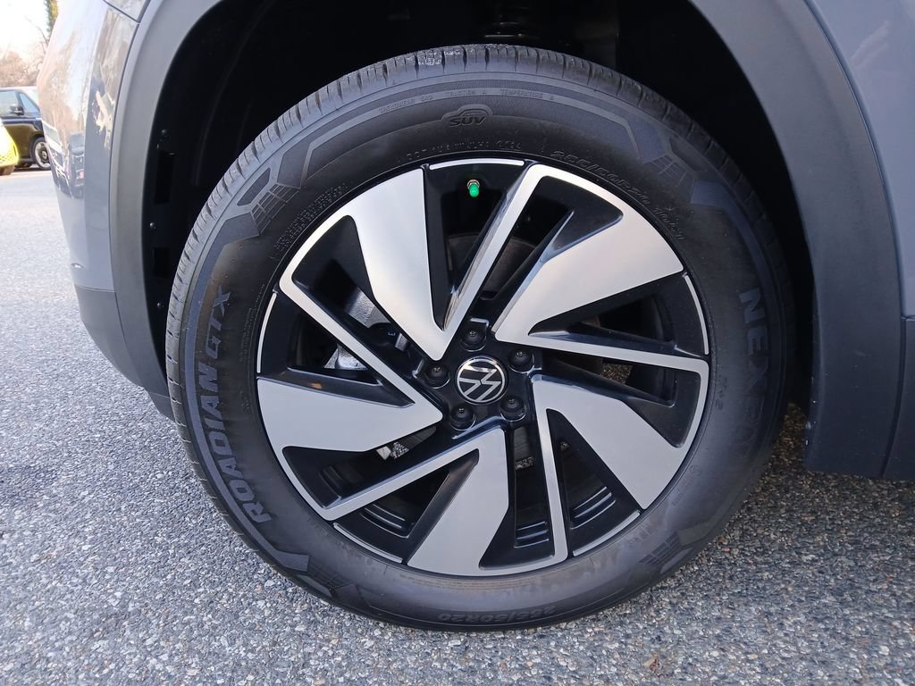 New 2025 Volkswagen Atlas SE FWD image 25