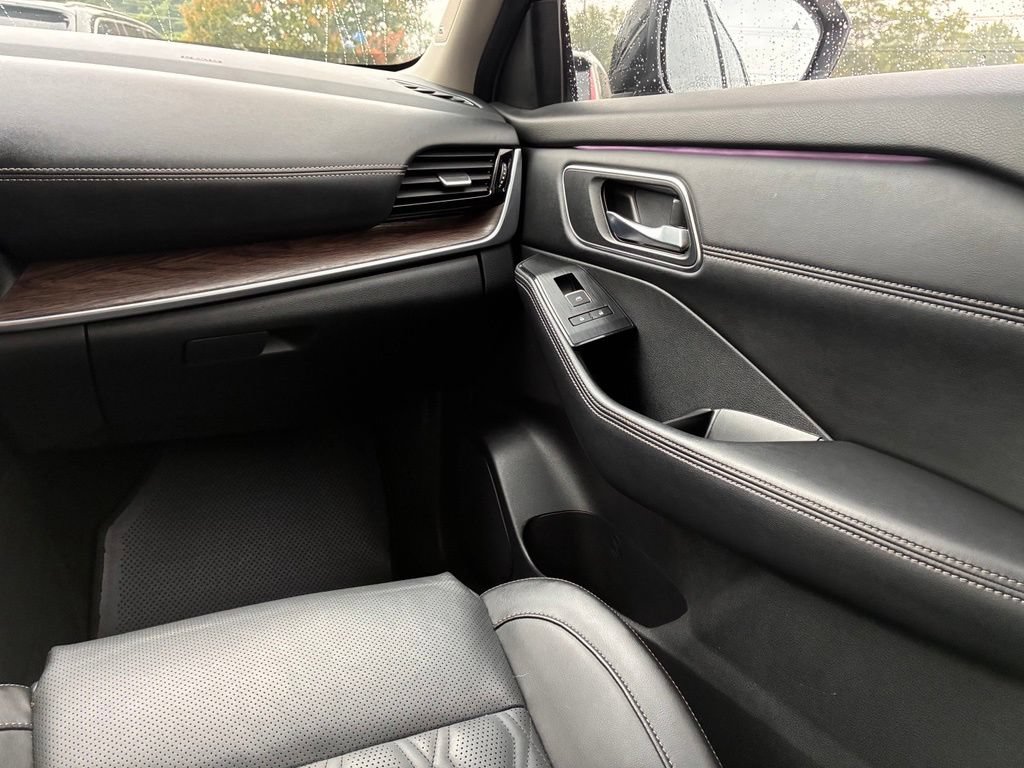 Used 2024 Nissan Rogue Platinum FWD image 37
