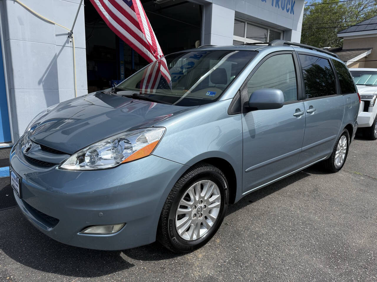 Used 2009 Toyota Sienna FWD image 4