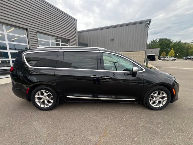 Used 2019 Chrysler Pacifica Limited FWD image 4