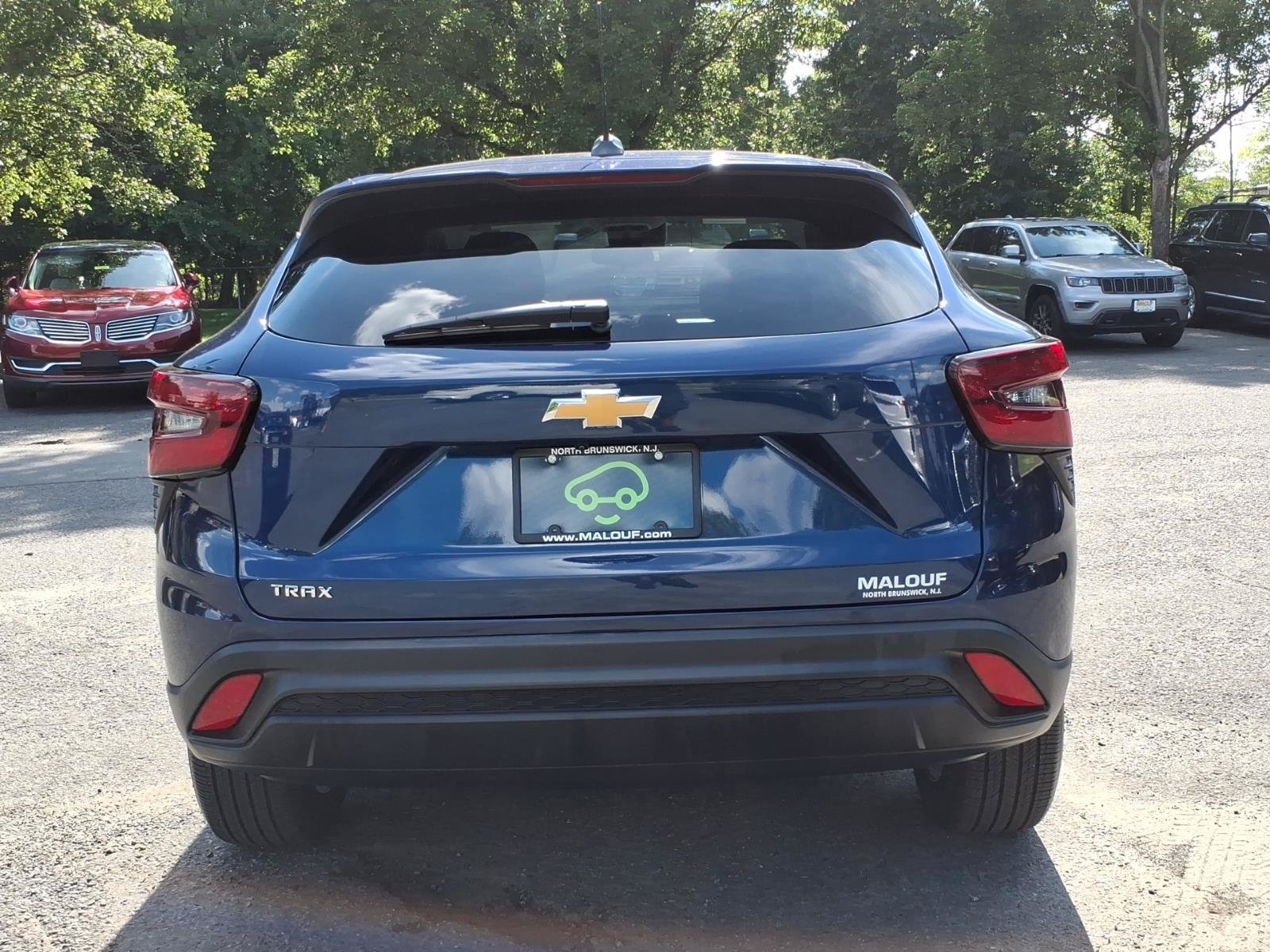 Used 2024 Chevrolet Trax LS w/ LS Convenience Package FWD image 5