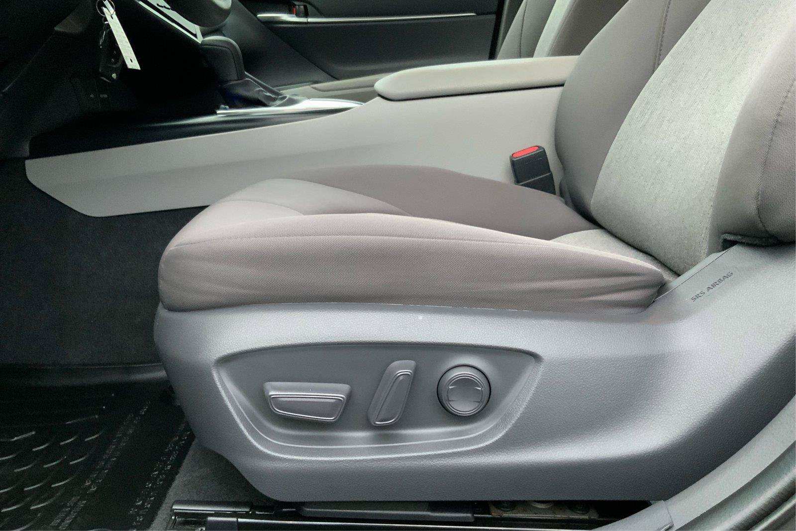 Used 2020 Toyota Camry LE FWD image 17