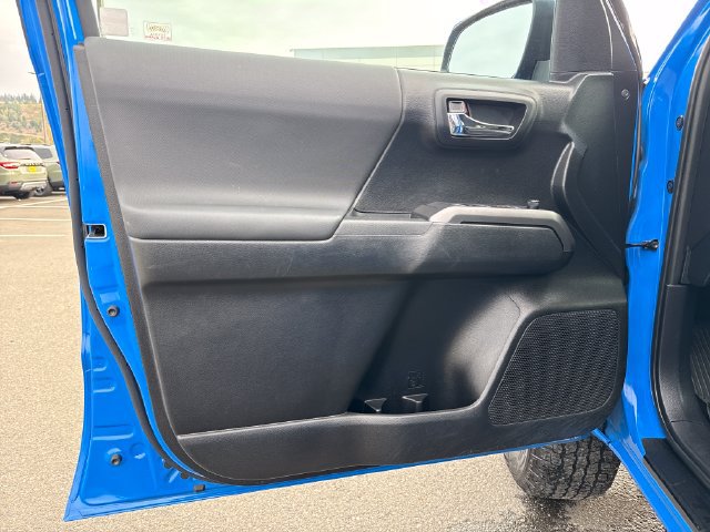 Used 2021 Toyota Tacoma TRD Off-Road AWD/4WD image 18