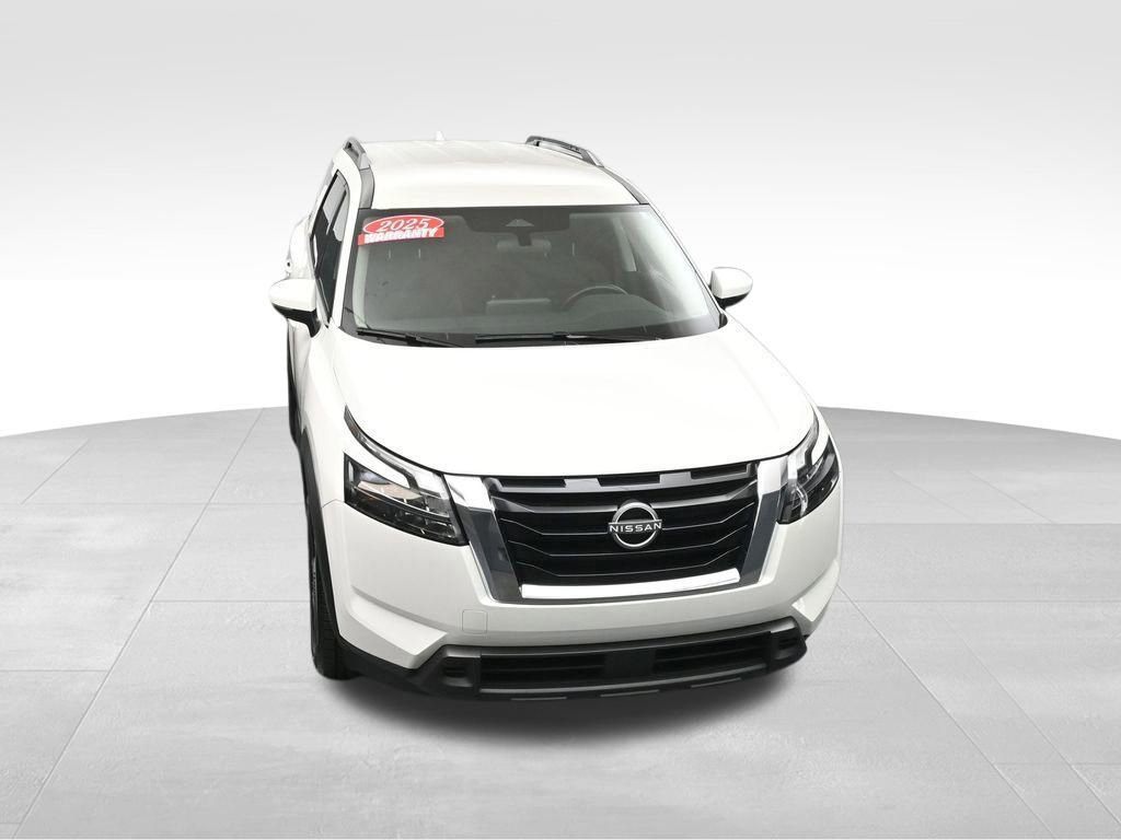 Used 2025 Nissan Pathfinder SV FWD image 41