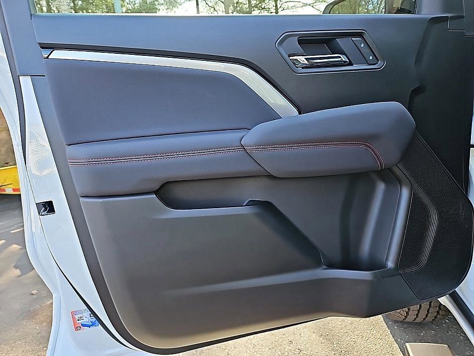 New 2025 Chevrolet Colorado Z71 w/ Midnight Edition image 12