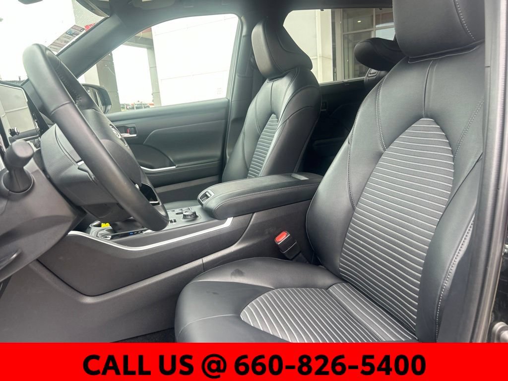 Used 2025 Toyota Highlander XSE AWD/4WD image 19