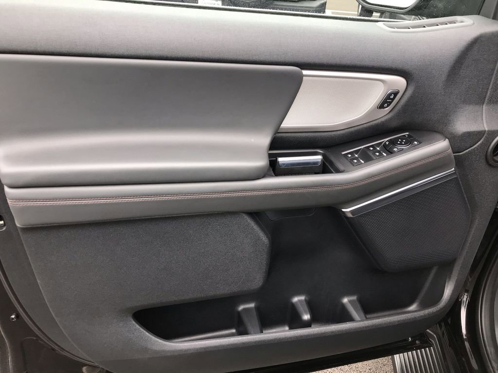 Used 2025 Ford Expedition Max Active AWD/4WD image 13