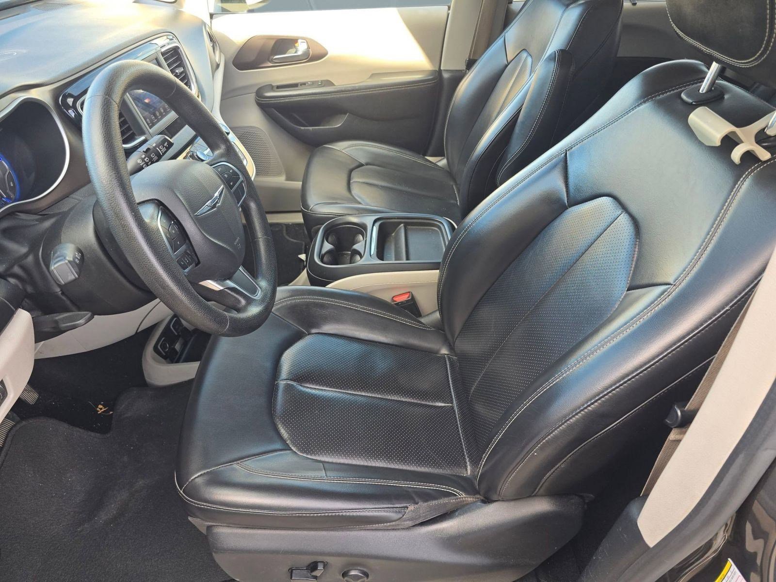 Used 2020 Chrysler Voyager Lxi image 5