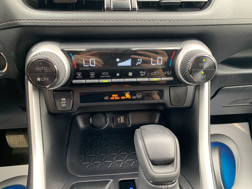 Used 2025 Toyota RAV4 XLE image 24