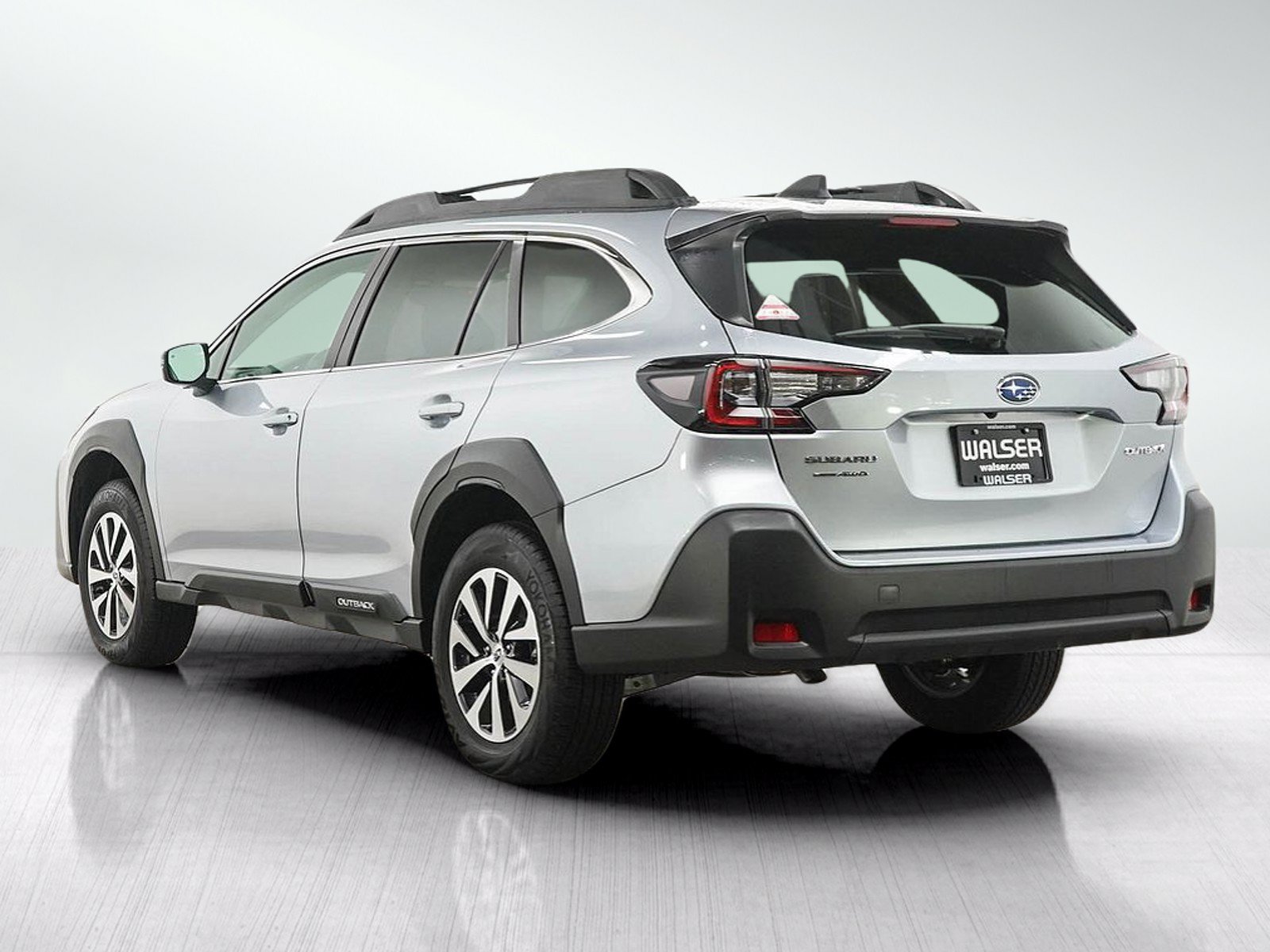 Used 2025 Subaru Outback Premium AWD/4WD image 3