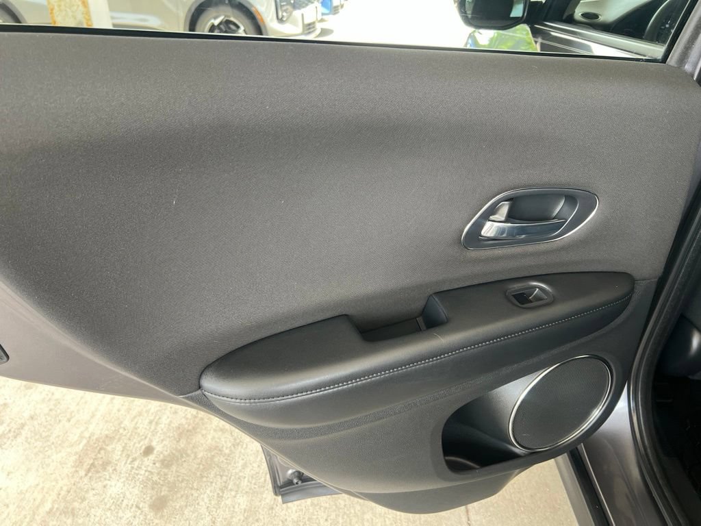 Used 2017 Honda HR-V EX image 11