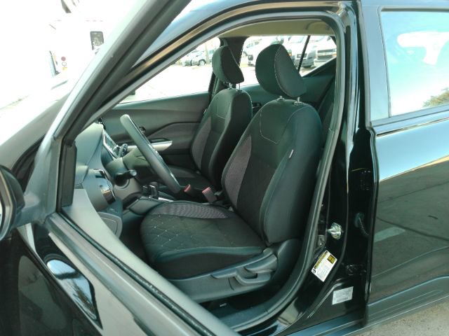 Used 2018 Nissan Kicks SV image 15