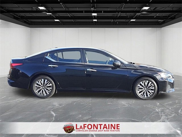Used 2024 Nissan Altima 2.5 SV image 6
