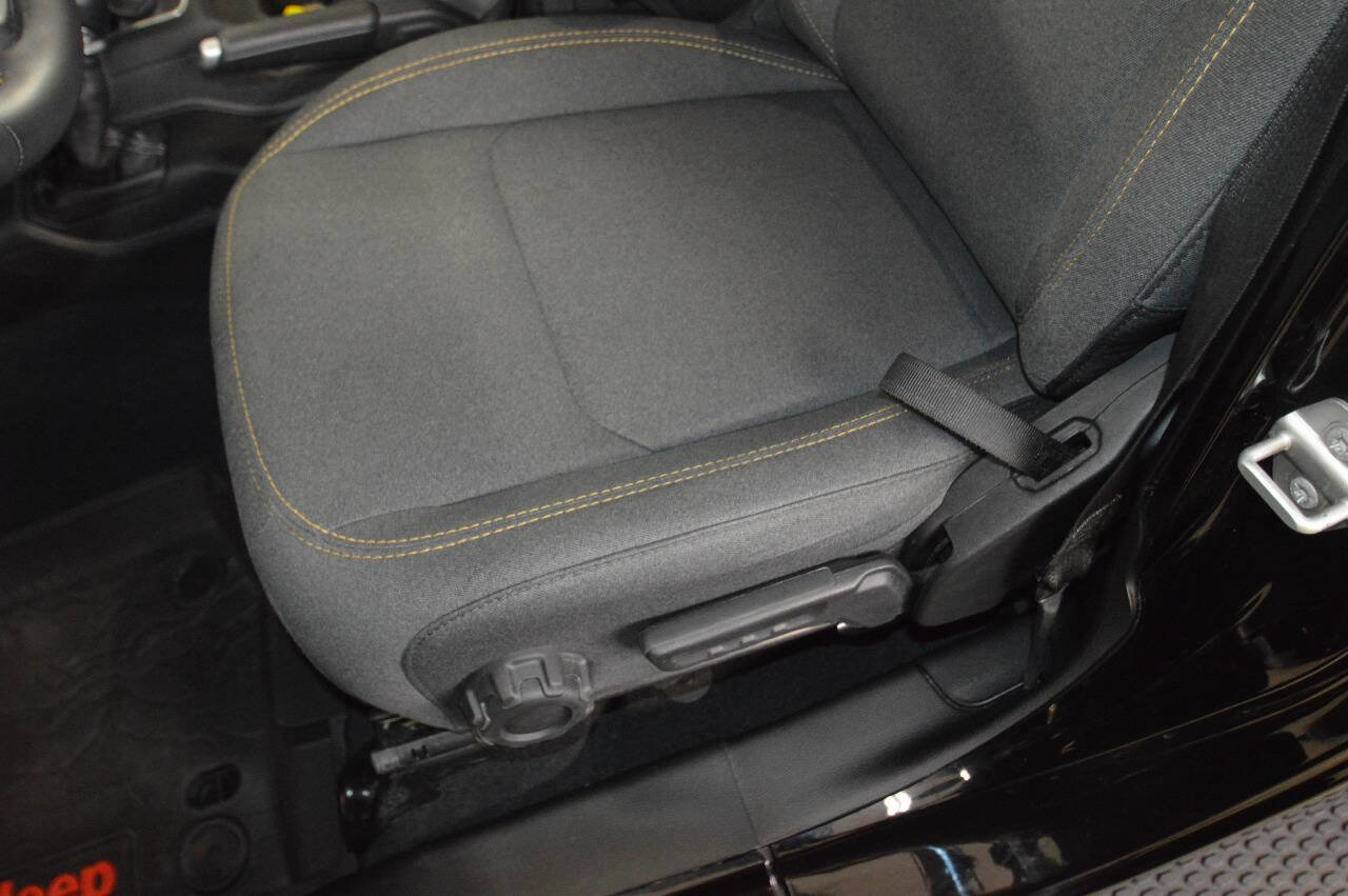 Used 2024 Jeep Wrangler Unlimited Sahara w/ Dual Top Group image 35