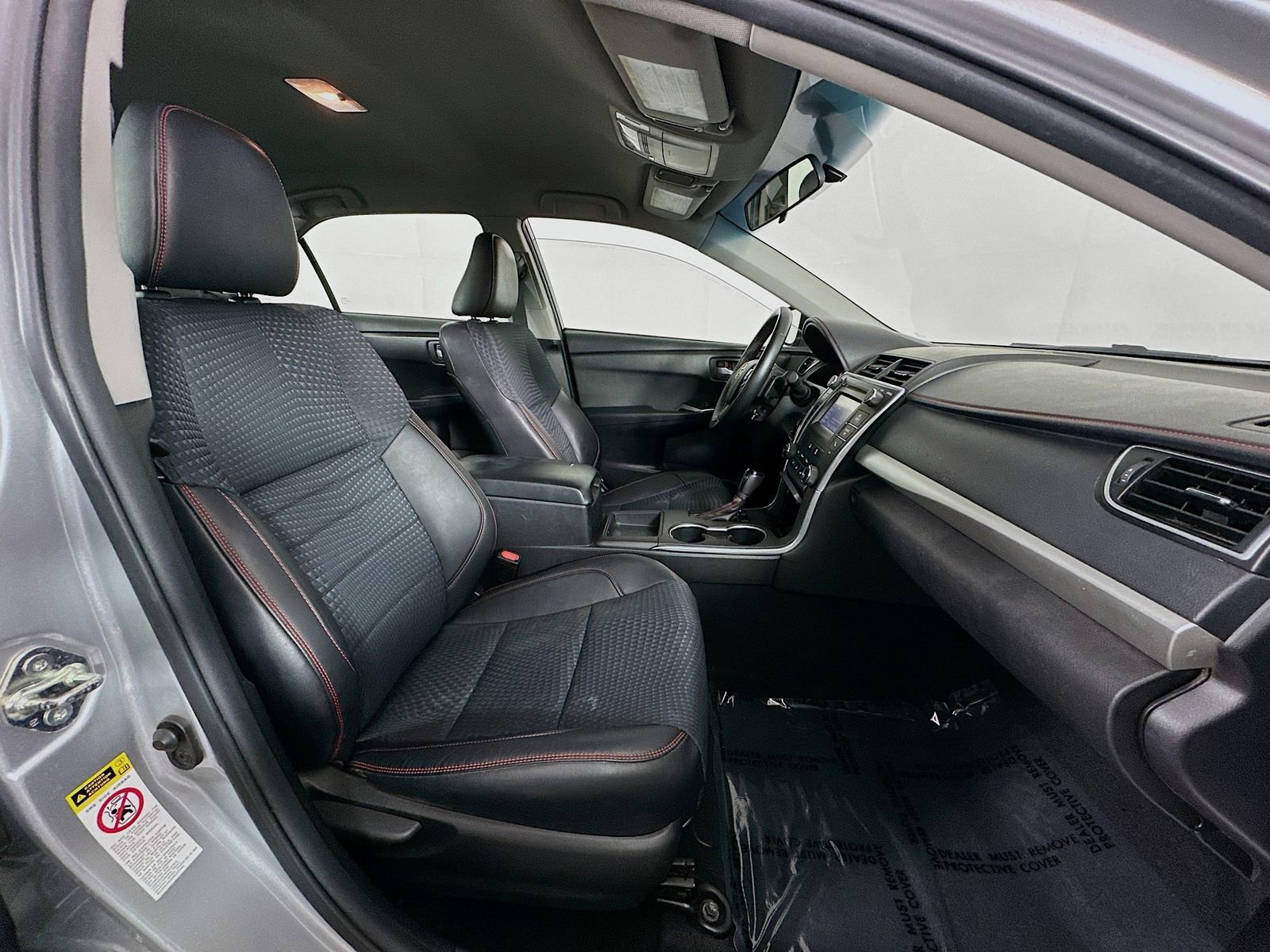 Used 2015 Toyota Camry SE FWD image 25