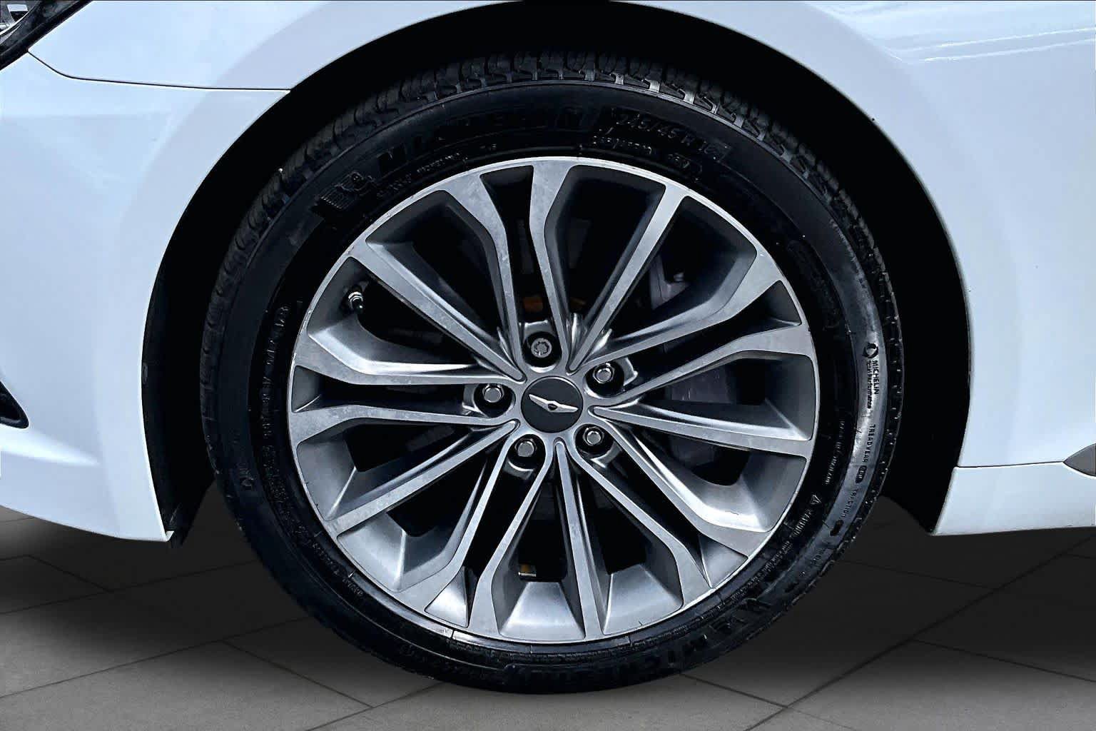Used 2017 Genesis G80 3.8 RWD image 11