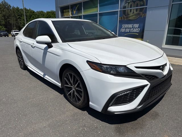 Used 2024 Toyota Camry SE w/ Cold Weather Package FWD image 1