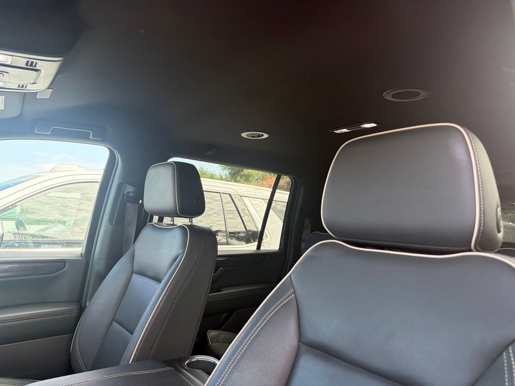Certified 2025 GMC Yukon XL Elevation w/ LPO, Elevation Black Package AWD/4WD image 11