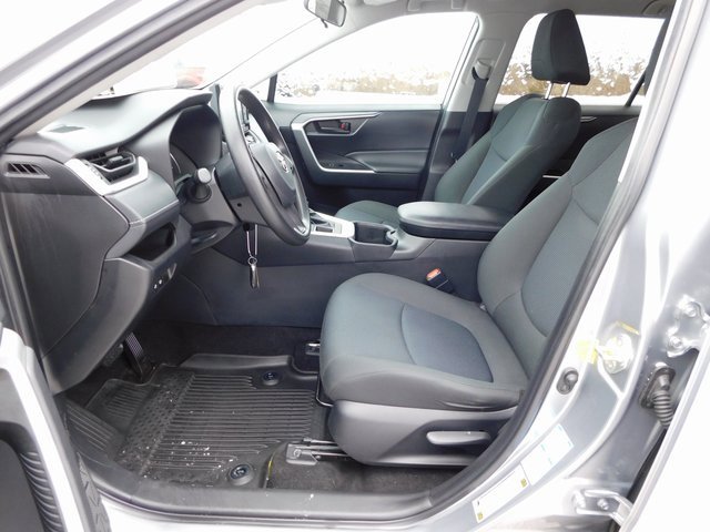 Used 2022 Toyota RAV4 LE image 12