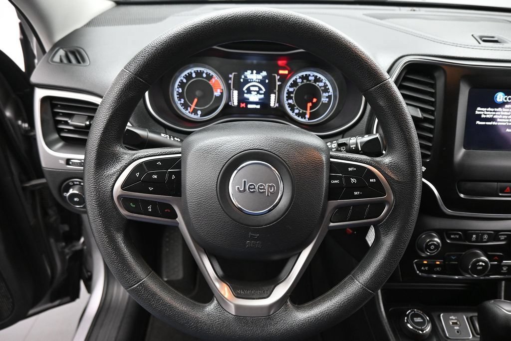 Used 2019 Jeep Cherokee Latitude AWD/4WD image 11