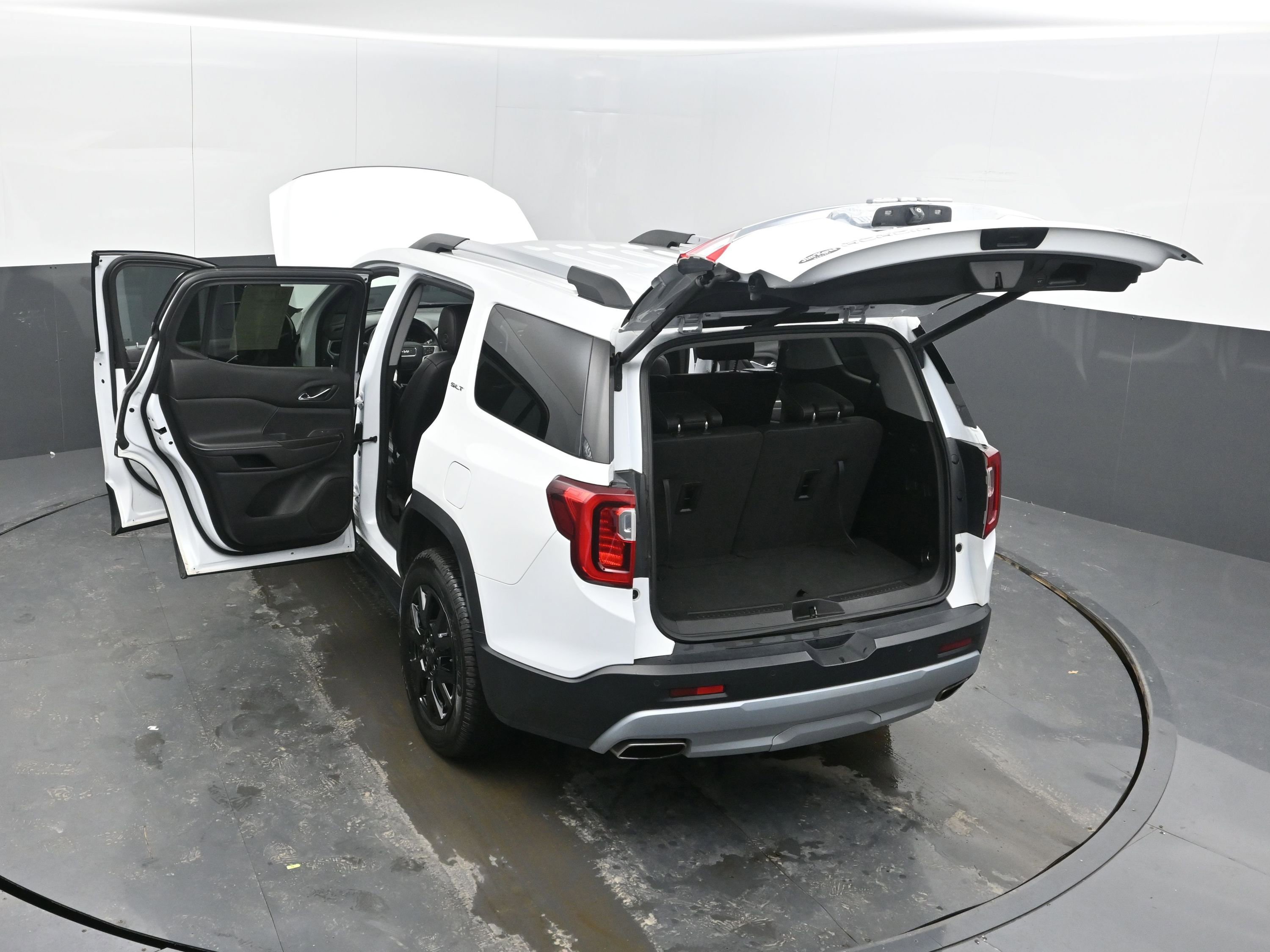 Used 2023 GMC Acadia SLT image 41